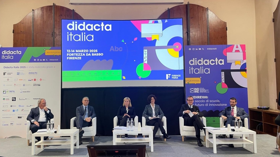 Da sinistra: Reinhard Koslitz (Didacta International), Angelo Paletta (IPRASE), Benedetta Albanese (Assessore all'istruzione Comune di Firenze), Francesca Gerosa (Vicepresidente e assessore all'istruzione PAT), Francesco Manfredi (presidente INDIRE), Giuseppe Pierro (Ministero dell'istruzione e del merito)